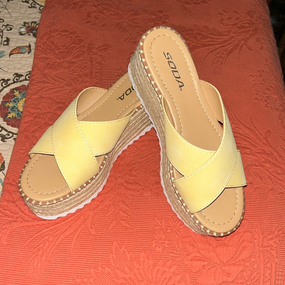 SODA: Platform Sandals, Size: 7.5